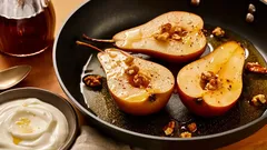 Fantastisk dessert med päron, äppelmos och valnötter – klar på 5 minuter