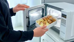 Det här är strikt förbjudet att värma i mikrovågsugnen